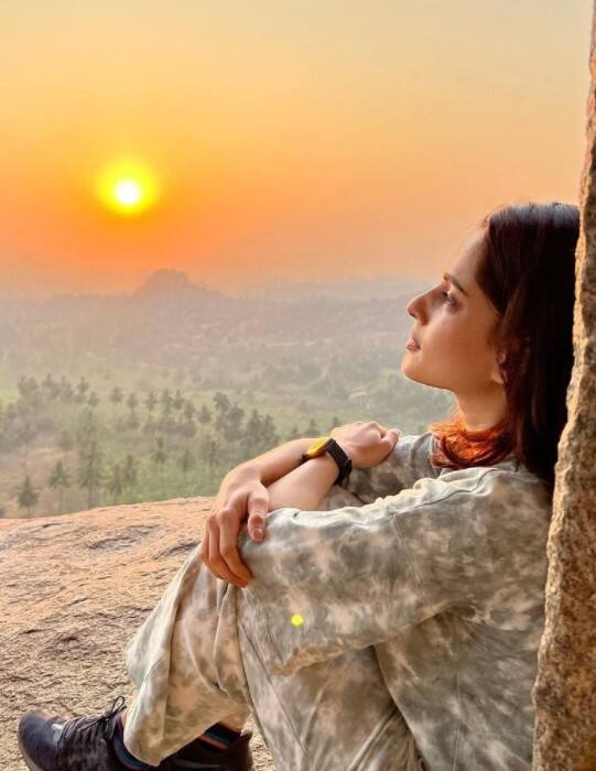 Matanga hill येथे प्रियानं ट्रेकिंग देखील केलं. (Priya Bapat/ Instagram)