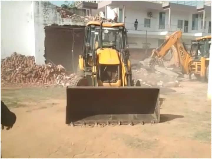 Shivraj Singh Chauhan government demolished the house of main accused of gangrape and murder by bulldozer in Shahdol ANN शहडोल में गैंगरेप और हत्या के मुख्य आरोपी का घर शिवराज सिंह चौहान की सरकार ने बुलडोजर से गिरवाया, यह है पूरा मामला