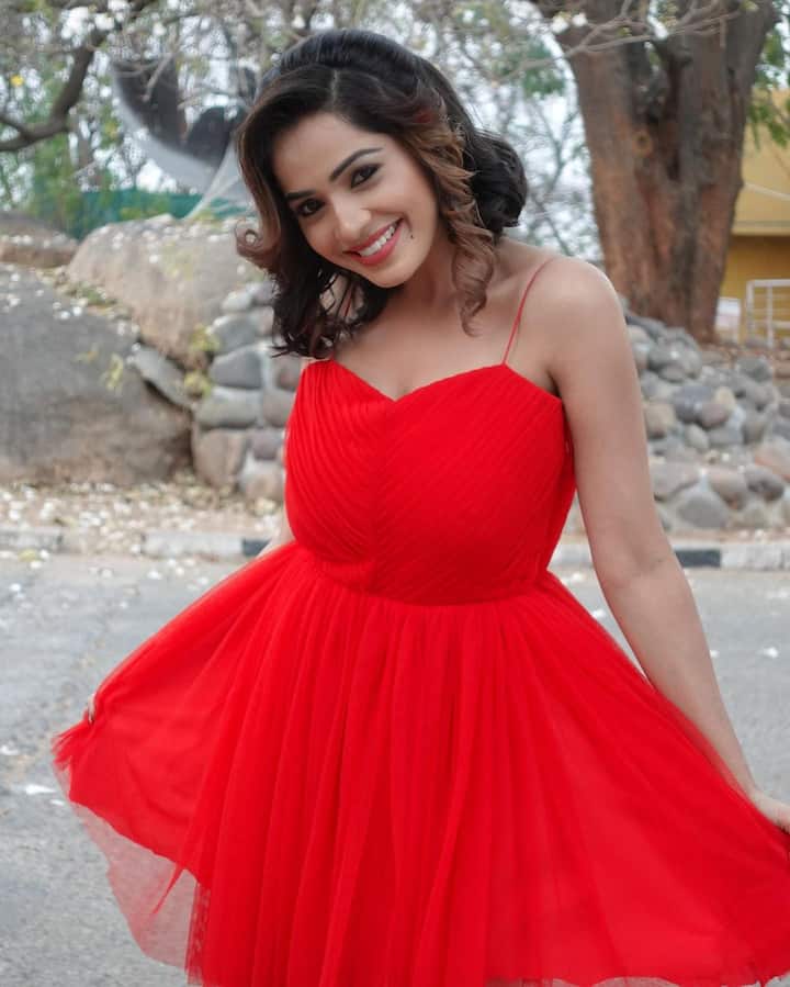 కార్తీక దీపం సీరియల్లో మోనిత క్యారెక్టర్ చాలా పాపులర్ అయింది. శోభా శెట్టి అంటే అందరికీ తెలియకపోవచ్చు కానీ కార్తీకదీపం సీరియల్లో మోనిత అనగానే...అమ్మో అంటారు. అంతకుముందు చాలా సీరియల్స్ లో నటించినా కార్తీకదీపంలో విలన్ గా ఆమెకు వచ్చిన క్రేజ్ అంతా ఇంతా కాదు.