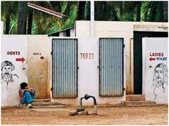 Bulandshahr News: बुलंदशहर में छात्राओं से शौचालय साफ कराने का वीडियो वायरल, प्रशासन ने दिए जांच के आदेश