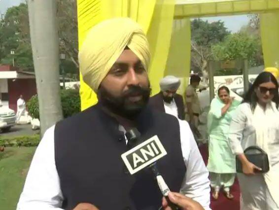 ਮਾਨ ਦੀ ਅਗਵਾਈ ਵਾਲੀ ਕੈਬਨਿਟ ਵਿੱਚ ਸਭ ਤੋਂ ਘੱਟ ਉਮਰ ਦੇ ਮੰਤਰੀ ਹਰਜੋਤ ਸਿੰਘ ਬੈਂਸ ਨੂੰ ਕਾਨੂੰਨੀ ਤੇ ਵਿਧਾਨਿਕ ਮਾਮਲੇ, ਖਾਣਾਂ ਤੇ ਭੂ-ਵਿਗਿਆਨ, ਸੈਰ ਸਪਾਟਾ ਤੇ ਸੱਭਿਆਚਾਰਕ ਮਾਮਲੇ ਤੇ ਜੇਲ੍ਹਾਂ ਦੇ ਵਿਭਾਗ ਦਿੱਤੇ ਗਏ ਹਨ।