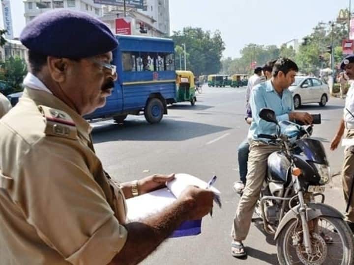 Mathura Traffic Police of Uttar Pradesh cancelled e-challan within 24 hours rajasthan youth case ANN एबीपी न्यूज़ की खबर का असर, मथुरा ट्रैफिक पुलिस ने 24 घंटे के अंदर चालान किया कैंसिल, जानें पूरा मामला