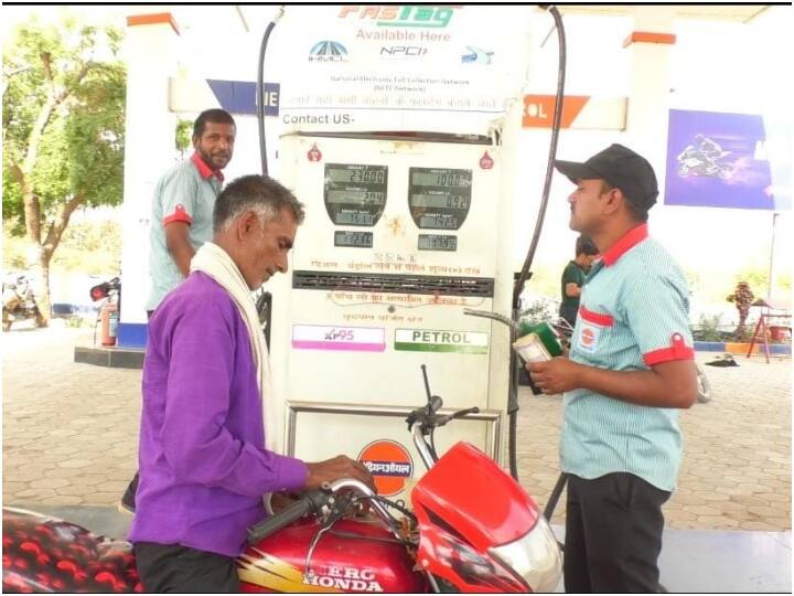 Increased prices of petrol-diesel and domestic LPG are applicable in Madhya Pradesh, Know the per liter price of diesel and petrol in Bhopal ANN MP News : मध्य प्रदेश में पेट्रोल-डीजल और घरेलू रसोई गैस की बढ़ी कीमतें लागू. जानिए भोपाल में कितने रुपये लीटर मिल रहा है डीजल और पेट्रोल