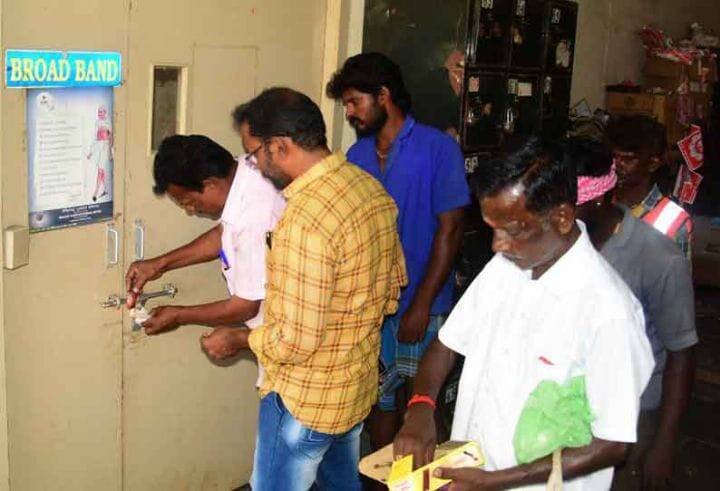 17.50 lakh taxpayer - Pudukottai BSNL office sealed by municipal officials 17.50 லட்சம் வரிபாக்கி - புதுக்கோட்டை BSNL அலுவலகத்திற்கு சீல் வைத்த நகராட்சி அதிகாரிகள்