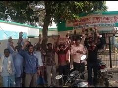 Shravasti News: टीचर के स्कूल ना आने पर छात्रों के परिजनों ने खोला मोर्चा, प्रिंसिपल पर लगाया ये बड़ा आरोप