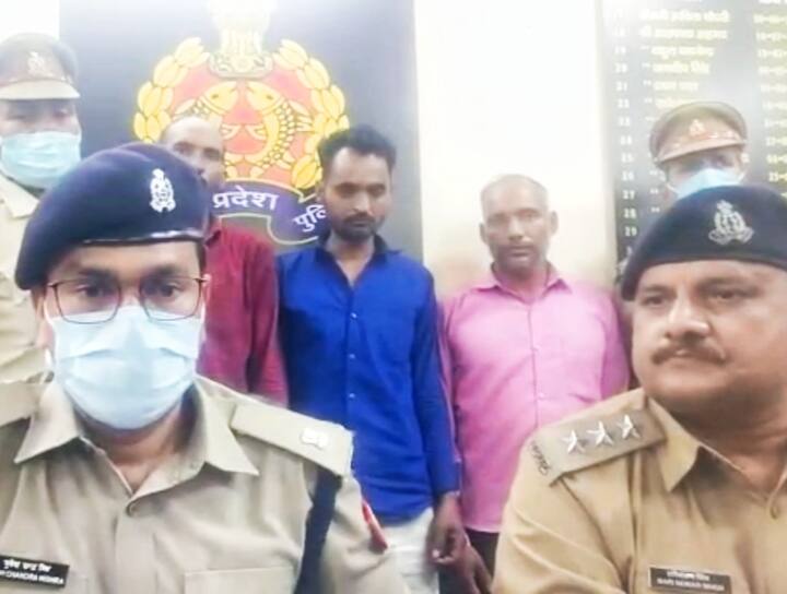 Indecency with police team in Firozabad, villagers snatched pistol from constable ann Firozabad News: फिरोजाबाद में महिला को बचाने गई पुलिस टीम से अभद्रता, ग्रामीणों ने सिपाही से छीनी पिस्तौल, 11 गिरफ्तार