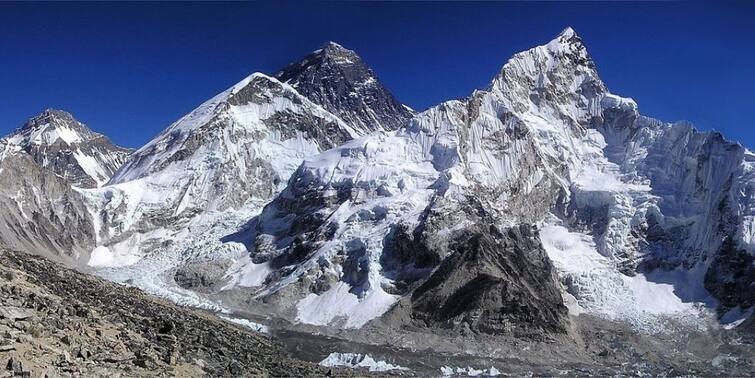 Nepal debates on shifting Everest base camp to safer site due to melting ice caused by global warming Everest Base Camp: প্রকৃতির উপর অত্যাচারের ফল, গলছে এভারেস্টের বরফ, ফাটল হিমবাহে, বেস ক্যাম্প সরাতে উদ্যোগী নেপাল