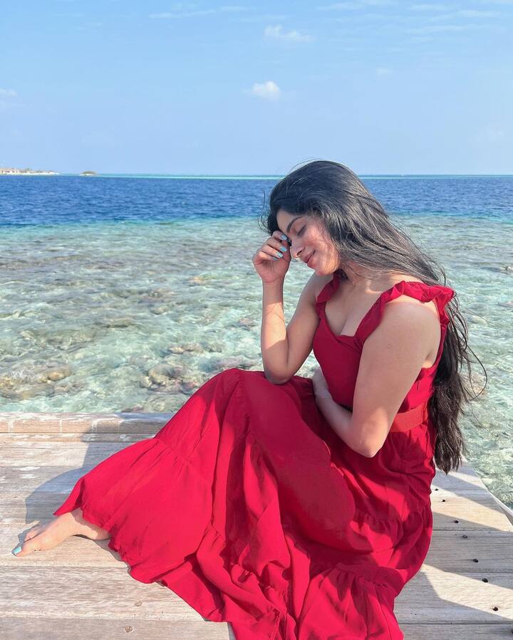 பெண்ணே பெண்ணே உந்தன் கையில் நானும்