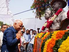 Delhi: डिप्टी सीएम मनीष सिसोदिया ने शहीद दिवस पर भगत सिंह, सुखदेव और राजगुरु को दी श्रद्धांजलि, देखें तस्वीरें