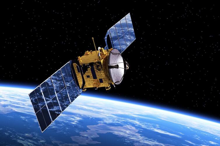 Defence Ministry clears Indian Army's Rs 4,000 crore proposal for surveillance satellite know details marathi news Defence Ministry : भारतीय लष्कराचा 4000 कोटींचा उपग्रह प्रस्ताव मंजूर, चीन-पाकिस्तान सीमेवरील हालचालींवर असणार करडी नजर!
