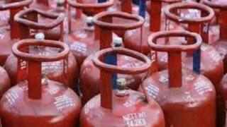LPG Gas Cylinder Rate: గ్యాస్‌ వినియోగదారులకు షాక్ ఇచ్చిన ఆయిల్ కంపెనీలు- మరోసారి భారీగా పెంపు