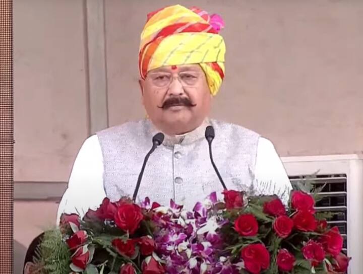 पुष्कर सिंह धामी के बाद सतपाल महाराज ने शपथ ली. इससे पहले भी वो बीजेपी सरकार में कैबिनेट मंत्री थे. उन्हें फिर से धामी सरकार में कैबिनेट मंत्री बनाया गया है. सतपाल महाराज चौबट्टाखाल से विधायक है और उत्तराखंड के बड़े नेता माने जाते हैं.