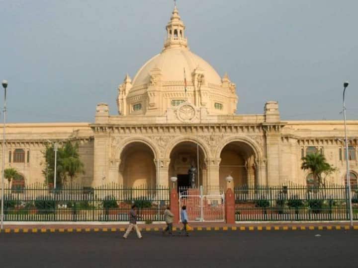 UP MLC Election 2022: जानें- कैसे होता है एमएलसी का चुनाव, कौन देता है वोट और क्या है मतदान की प्रक्रिया? UP MLC Election 2022 How are MLC elected difference between MLC and MLA UP MLC Election 2022: जानें- कैसे होता है एमएलसी का चुनाव, कौन देता है वोट और क्या है मतदान की प्रक्रिया?