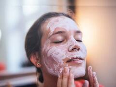 Skin Care Tips : उन्हाळ्यात चेहरा सतत धुताना फॉलो करा 'या' टिप्स; त्वचेचा ग्लो राहील टिकून!