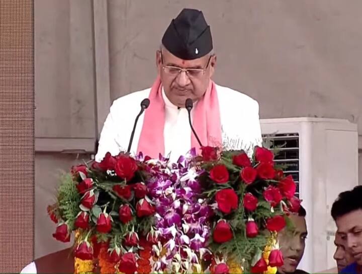 गणेश जोशी ने भी मंत्रीपद की शपथ ली. गणेश जोशी मसूरी से विधायक बने हैं और चार बार विधायक रहे हैं.