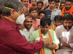 Mandsaur News: सरकारी राशन घोटाले में अनशन पर बैठे लोगों ने मंत्री को लौटाया वापस, बाद में अधिकारियों की इस बात पर हुए राजी