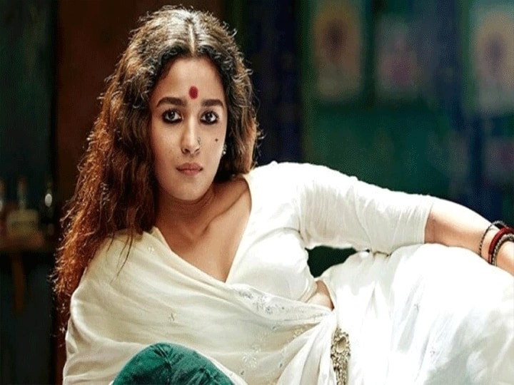 on sanjay Leela Bhansali Movie Gangubai Kathiawadi Set Alia Bhatt called Amitabh Bachchan, know the reason here आलिया भट्ट को गंगूबाई काठियावाड़ी के सेट पर आखिर क्यों बुलाया जाता था अमिताभ बच्चन? ये है वजह