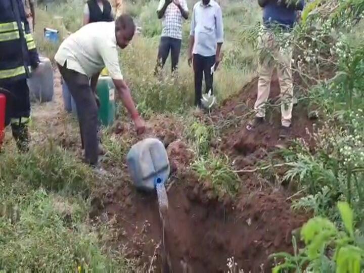 திருவாரூரில் தீயிட்டு எரிக்கப்பட்ட 250 லிட்டர் சாராயம் - ஏன் தெரியுமா?