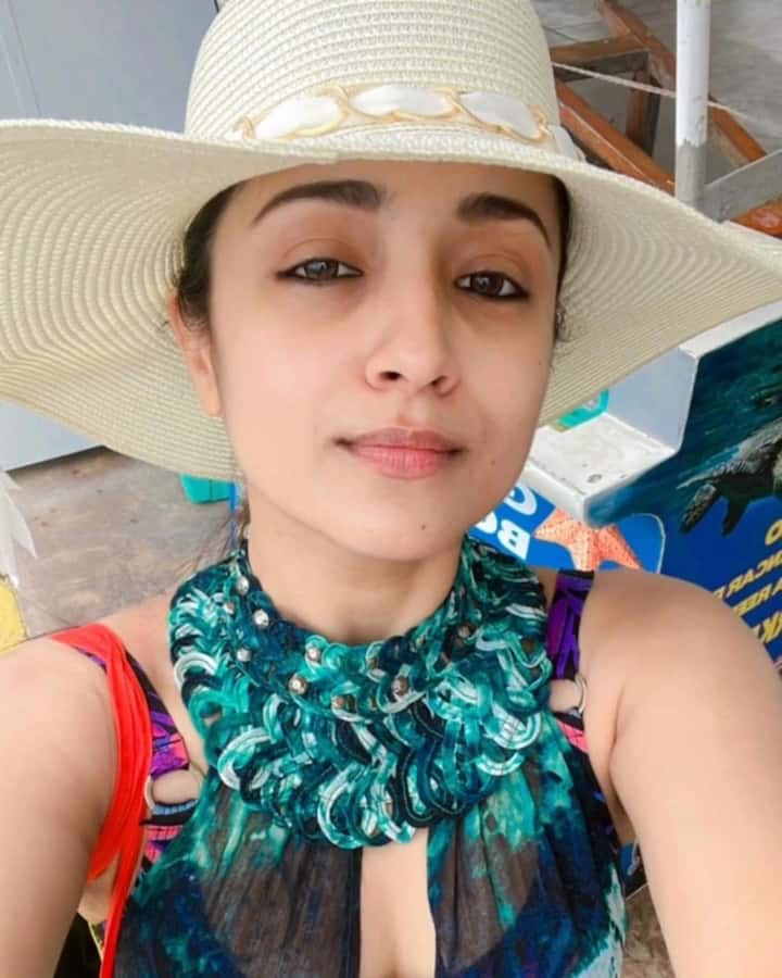 காதலிக்க காதலிக்க உன்னை மட்டும் கேட்கிறேன் உந்தன் நெஞ்சில் எஞ்சி உள்ள அன்பை எதிா் பார்க்கிறேன்