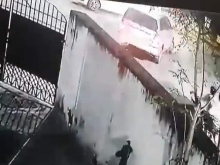 Simbu Innova Car Accident Teynampet Chennai 70 year old man dead Simbu Car Accident: சிம்பு காரால் வந்த வம்பு... விபத்தில் மடிந்த 70 வயது முதியவர்... வெளியான பதறவைக்கும் வீடியோ காட்சி!