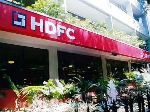 hdfc and hdfc bank share rise up after news of merger HDFC च्या शेअर दरात मोठी उसळण, कंपनीच्या 'या' निर्णयाने शेअर वधारले