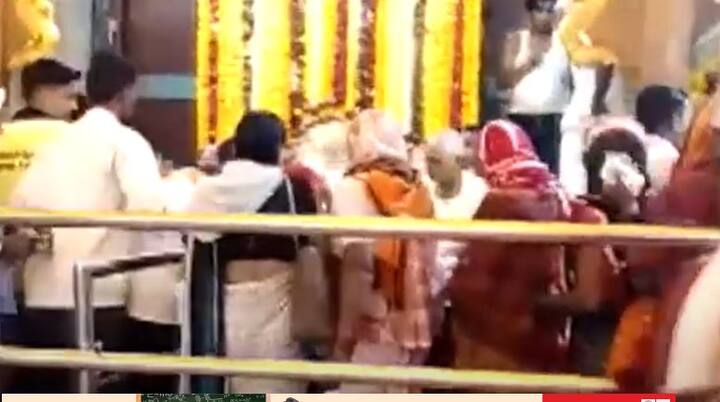 या महोत्सवात राज्यभरातून लाखो वारकरी आणि भाविक दिंडीने पैठणमध्ये येतात