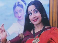 கேரள மோகினி ஆட்டக்கலைஞரின் நிகழ்ச்சியைப் பாதியில் நிறுத்திய நீதிபதி: எதிர்ப்புத் தெரிவித்து வலுக்கும் போராட்டம்!