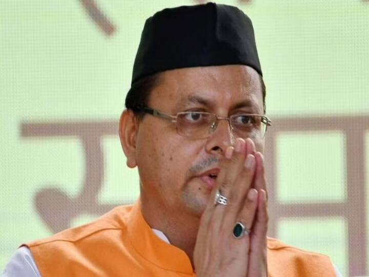 पुष्कर सिंह धामी लगातार दूसरी बार मुख्यमंत्री बने हैं. वह सूबे के 12वें सीएम हैं. इससे पहले जुलाई 2021 में तीरथ सिंह रावत के इस्तीफे के बाद बीजेपी ने पुष्कर सिंह धामी को राज्य की कमान सौंपी थी. सोमवार शाम बीजेपी प्रदेश मुख्यालय में पर्यवेक्षक और रक्षा मंत्री राजनाथ सिंह और सह पर्यवेक्षक और विदेश राज्य मंत्री मीनाक्षी लेखी की मौजूदगी में हुई बीजेपी विधायक दल की बैठक में पुष्कर सिंह धामी को सर्वसम्मति से उसका नेता चुना गया था.