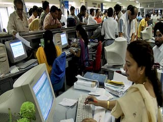 Axis Bank: जरूरी खबर! 1 अप्रैल से हो रहा बड़ा बदलाव, कैश ट्रांजेक्शन और मिनिमम बैलेंस के नियमों में होगा चेंज