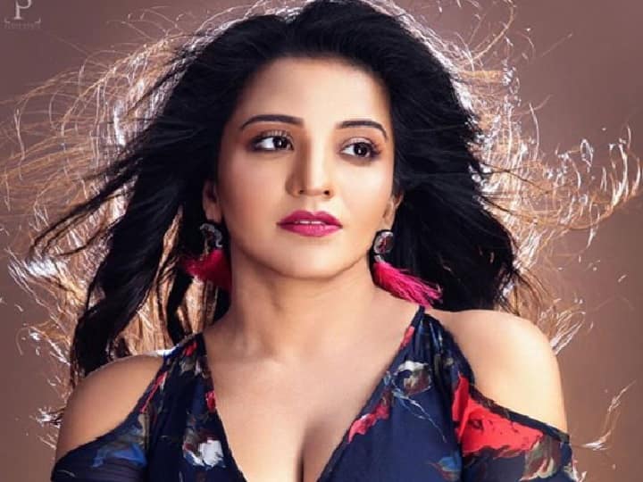 अंतरा बिस्वास से ऐसे बनीं भोजपुरी क्वीन मोनालिसा, इन्होंने दिया था ये नाम bhojpuri actess Monalisa real name Antara Biswas story personal life अंतरा बिस्वास से ऐसे बनीं भोजपुरी क्वीन मोनालिसा, इन्होंने दिया था ये नाम