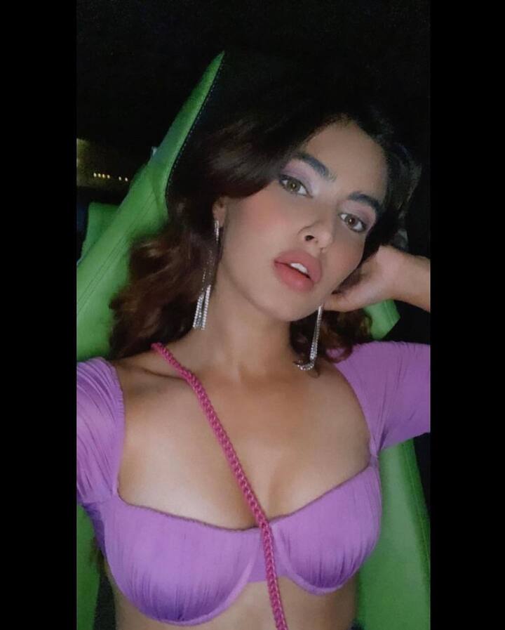 కరిష్మా శర్మ.. తెలుగు ప్రేక్షకులకు అస్సలు పరిచయం లేని పేరు. కానీ వెబ్ సిరీస్‌లతో పరిచయం ఉన్నవాళ్లు మాత్రం ఈ భామ తెలుసు.