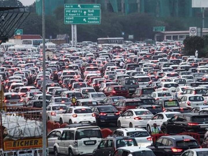 Delhi Gurugram Expressway traffic jam due to Protest by Sanyukt Ahir Regiment Morcha Delhi Gurugram Expressway: भारतीय सेना में अहीर रेजिमेंट की मांग को लेकर दिल्ली-गुरुग्राम एक्सप्रेसवे पर प्रदर्शन, इन रूट से जाएं
