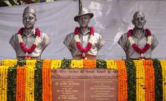 Delhi: डिप्टी सीएम मनीष सिसोदिया ने शहीद दिवस पर भगत सिंह, सुखदेव और राजगुरु को दी श्रद्धांजलि, देखें तस्वीरें