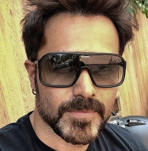 बॉलिवूडमध्ये ‘सीरियल किसर’ म्हणून प्रसिद्ध असलेला अभिनेता इमरान हाश्मी (Emraan Hashmi) यावर्षी त्याचा 43वा वाढदिवस साजरा करत आहे. (photo:therealemraan/ig)