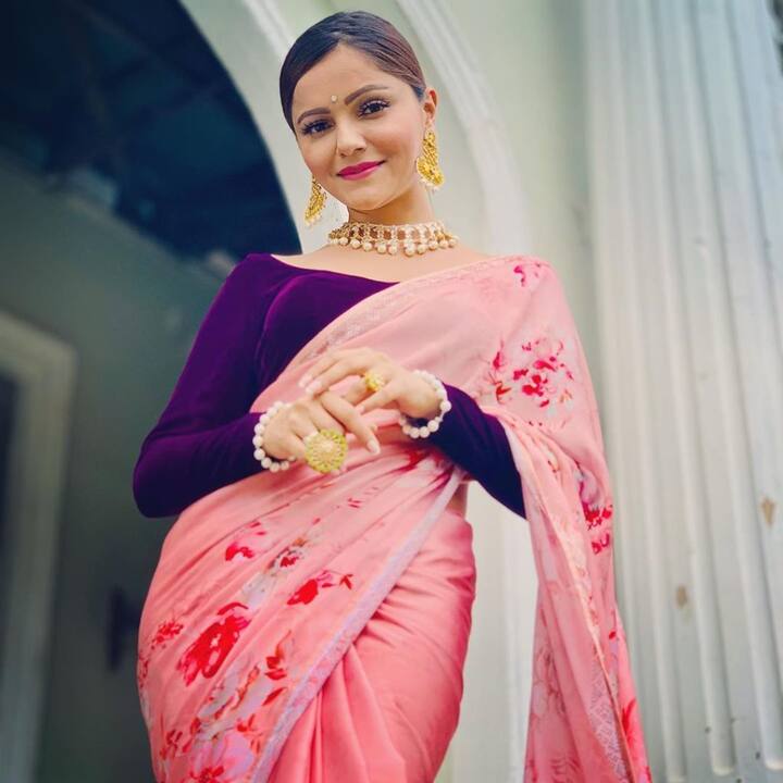 छोटी बहू से अपने करियर की शुरुआत करने वाली रुबीना दिलैक ने अपने संस्कारी बहू वाले किरदार से हर घर में अपनी जगह बना ली. छोटी बहू के साथ-साथ शक्ति जैसे सीरियल कर उन्होंने अपनी कामयाबी के सितारे बुलंद किए हैं.