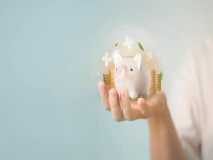 तीसरा सेविंग अकाउंट का प्रकार है महिला सेविंग अकाउंट, इस अकाउंट को खासतौर पर महिलाओं की जरूरत के अनुसार बनाया गया है. इस अकाउंट में महिलाओं को एक्स्ट्रा बेनिफिट जैसे कम ब्याज दर पर लोन, शॉपिंग पर डिस्काउंट और डीमैट अकाउंट खोलने पर कोई चार्ज न लगने जैसी सुविधा मिलती है. (PC: Freepik)