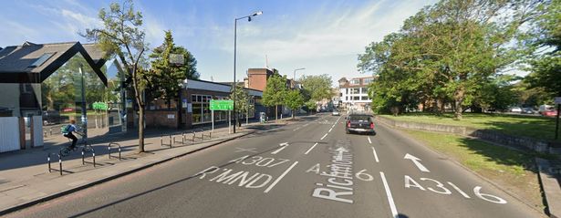 London: வீடு இருக்கு.. ஆனா இல்லை..!  எல்லாமே கண்ணாடியின் மாயம்! வைரலாகும் கண்ணுக்குத் தெரியாத வீடு!