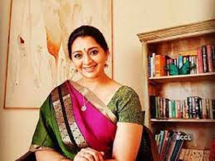 actress gayathri jayaram interview ‛மேடையில் பேசும் விஜய்யை பார்க்க ஆச்சரியமாக இருக்கிறது’ -காயத்ரி ஜெயராமன் ஷாக் பேட்டி!