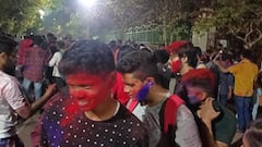 Visva Bharati: দাবি মেনে নিল বিশ্বভারতী কর্তৃপক্ষ, অকাল হোলি পড়ুয়াদের