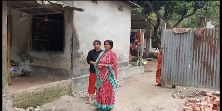 Coochbehar : BJP Worker's family allegedly socially boycotted by TMC at Tufangung Coochbehar : আত্মীয়ের শ্রাদ্ধানুষ্ঠানেও না, তুফানগঞ্জে বিজেপি কর্মীর পরিবারকে সামাজিক বয়কট ! কাঠগড়ায় তৃণমূল