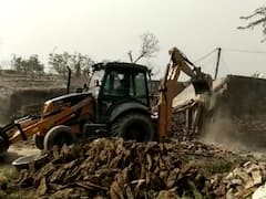 Sultanpur News: सुल्तानपुर में अवैध अतिक्रमण पर चला बुल्डोजर, प्रशासन कर रहा लोगों से ये अपील