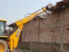 Kairana News: कैराना में अवैध निर्माण को लेकर एक्शन मोड में प्रशासन, बुलडोजर से मकान को किया जमीदोज
