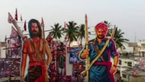 Jr NTR, Ramcharan Fans Hungama in Gorantla: 40 అడుగుల కటౌట్లతో RRR Fever | SS Rajamouli | ABP Desam