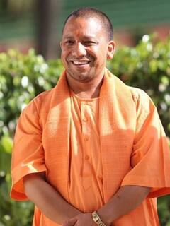 Yogi Adityanath Lifestyle: जानिए यूपी के सीएम की दिनचर्या, सुबह चार बजे छोड़ देते हैं बिस्तर, खाने पर एक बिल्ली करती है इंतजार