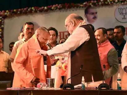 Yogi Adityanath Oath Ceremony: યોગી આદિત્યનાથને ફરી એકવાર ભારતીય જનતા પાર્ટી (BJP) ના નવા ચૂંટાયેલા ધારાસભ્ય દળના નેતા તરીકે સર્વસંમતિથી ચૂંટવામાં આવ્યા. તેઓ શુક્રવારે સાંજે લગભગ 4 વાગે સતત બીજી વખત રાજ્યના મુખ્યમંત્રી તરીકે શપથ લેશે.
