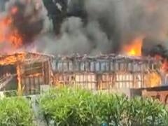 Delhi Fire: दिल्ली के रोहिणी इलाके में धूं-धूं कर जला शादी का पंडाल, आसमान में धुएं का गुबार, दमकल की 12 गाड़ियां मौके पर