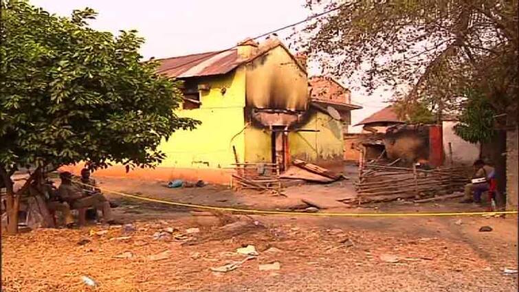 Birbhum Rampurhat Fire: with police station and SDPO Bunglow nearby locals allege negligence Rampurhat Fire:  'পুলিশ রয়েছে, তা-ও জ্বলছি', জতুগৃহ থেকেই মেয়েকে ফোন মহিলার, অধরা বহু প্রশ্নের উত্তর