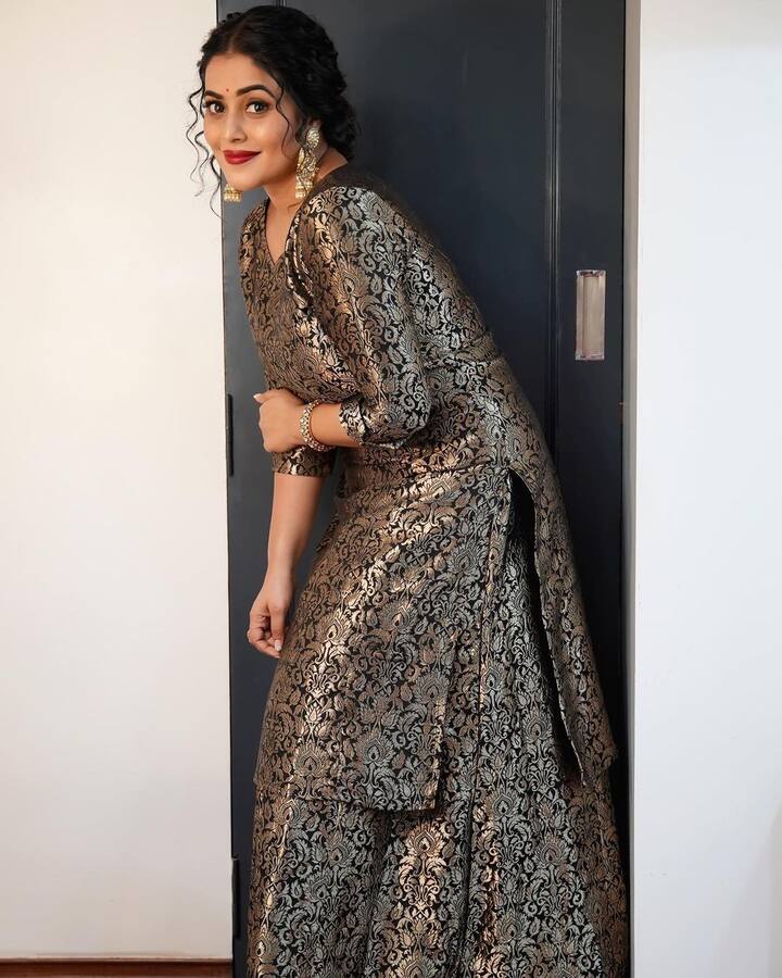 పూర్ణ లేటెస్ ఫోటోలు -Image credit: ShamnaKkasim/Instagram
