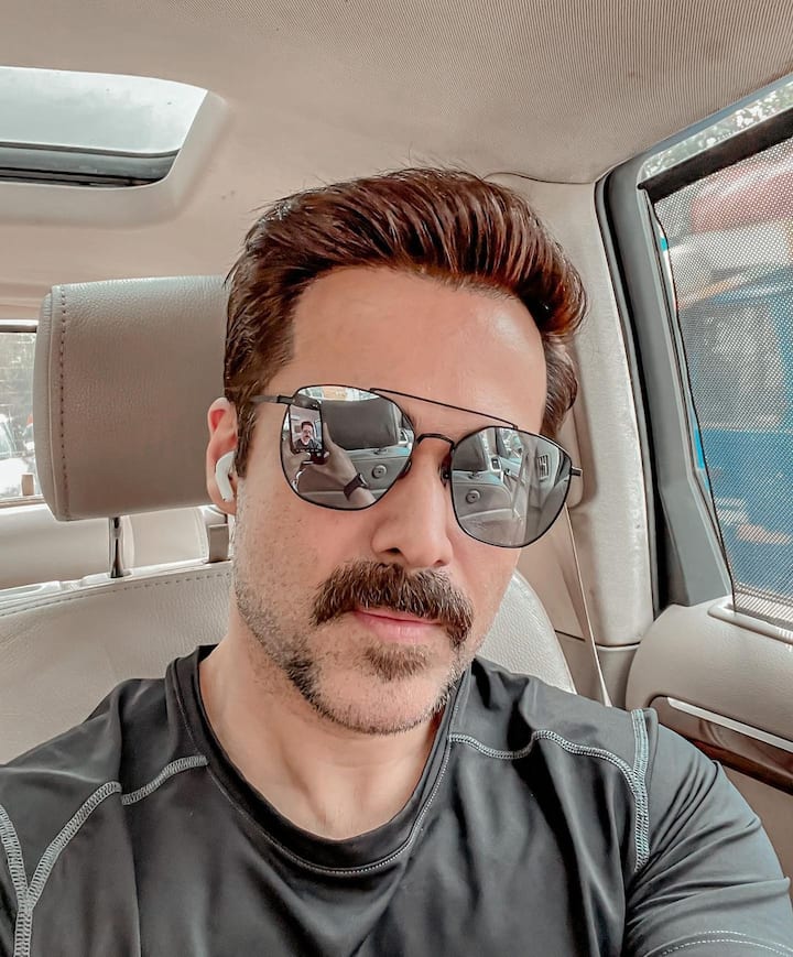 वन्स अपॉन अ टाईम इन मुंबई’, ‘शांघाय’ यांसारख्या चित्रपटांमधील उत्कृष्ट अभिनयासाठी त्याला तीनदा फिल्मफेअर पुरस्कारासाठी नामांकन देखील मिळाले आहे. (photo:therealemraan/ig)