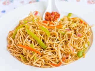 Hakka maggi: ரெண்டே நிமிஷம்... வீட்டிலேயே எளிதில் செய்யக் கூடிய ஹக்கா மேகி: சூப்பர் ஃபாஸ்ட் ரெசிபி!